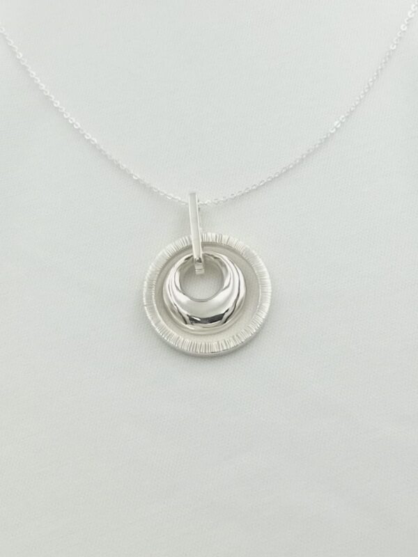 Dije Mabel con Cadena