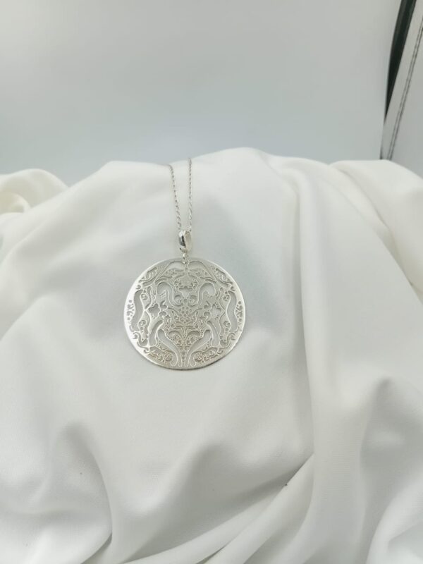 Dije Grande con Cadena María - Image 2